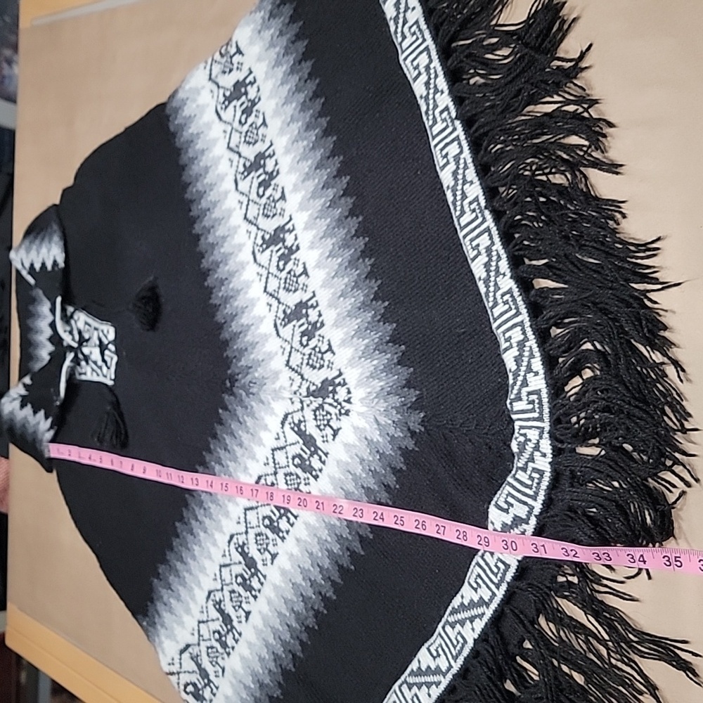 Alpaca Connection Size: One Size Black & White Alpaca Fringed Knit Poncho - Picture 7 of 9